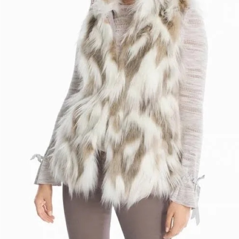White House Black Market / Faux Fur Vest in Cream and Taupe